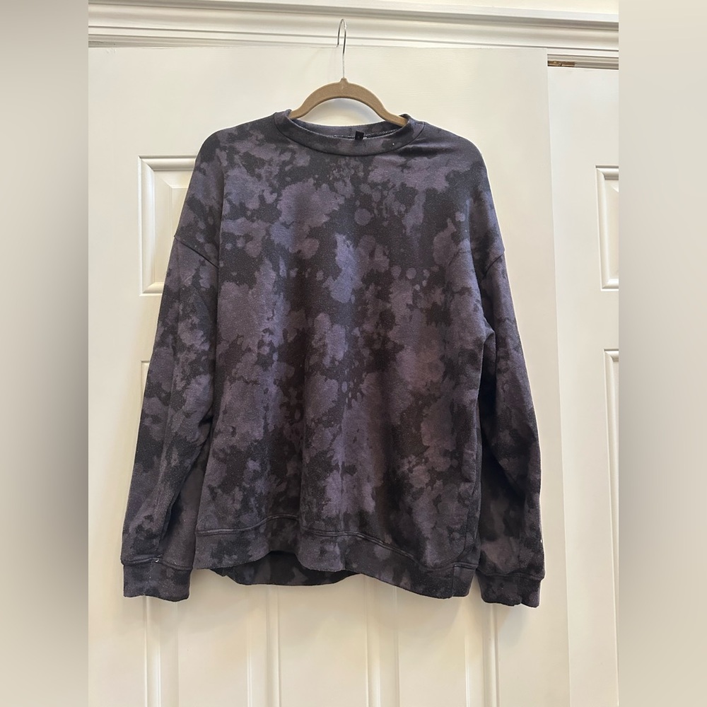 Onzie pullover sweatshirt